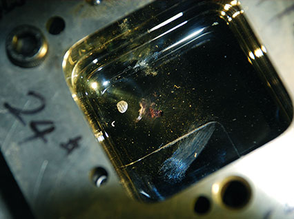 <a href='http://m.xdjo.cn/product/3.htm' class='text_a'>模具激光焊機(jī)</a>修復(fù)鏡面模具效果